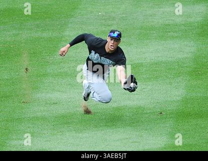 18. September 2011 - Washington, DC, USA - Florida Marlins Right Fielder Mike Stanton (27) macht beim achten Inning im Nationals Park in Washington, D. C, Sonntag, 18. September 2011. Die Nationalmannschaft besiegte die Marlins mit 4:3. (Kreditbild: © Chuck Myers/MCT/MCT/ZUMAPRESS.com) Stockfoto