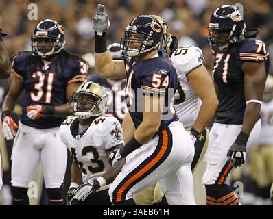 18. September 2011 – New Orleans, LA, USA – Chicago Bears Mittellinebacker Brian Urlacher (54) reagiert im ersten Quartal. Die New Orleans Saints besiegten die Chicago Bears (30–13) im Superdome in New Orleans, Louisiana, am Sonntag, den 18. September 2011. (Bild: © Brian Cassella/Chicago Tribune/MCT/ZUMAPRESS.com) Stockfoto