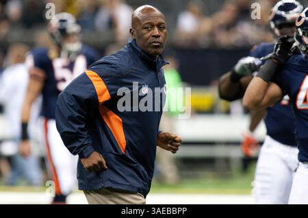 18. September 2011: Chicago Bears Head Coach Lovie Smith vor dem NFL Football Spiel zwischen den Chicago Bears und den New Orleans Saints im Louisiana Superdome in New Orleans, LA. (Bild: © Jonathan Bachman/Cal Sport Media/ZUMAPRESS.com) Stockfoto