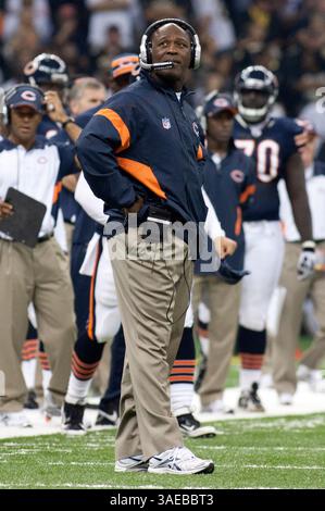 18. September 2011: Chicago Bears Head Coach Lovie Smith während des NFL Football Spiels zwischen den Chicago Bears und den New Orleans Saints im Louisiana Superdome in New Orleans, LA. (Bild: © Jonathan Bachman/Cal Sport Media/ZUMAPRESS.com) Stockfoto
