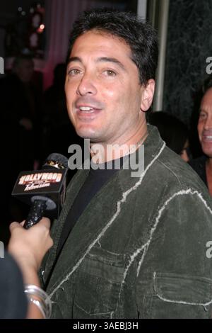 Oktober 2005; Hollywood, CA, USA; Schauspieler SCOTT BAIO bei der Vorschau von Gwen Stefanis HARAJUKU LOVERS Apparel Line nach der Hollywood Bowl Performance im Hollywood Museum im Max Factor Building, Hollywood. (Bild: Karl Larsen/ZUMAPRESS.com) Stockfoto