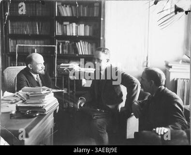 Dezember 2007 - Moskau, Sowjetunion - AKTE: 1921. Wladimir Iljitsch Uljanow, besser bekannt unter dem Namen LENIN oder WLADIMIR LENIN (22. April 1870, 21. Januar 1924), war ein russischer Revolutionär, ein kommunistischer Politiker, der Hauptführer der Oktoberrevolution, der erste Führer der Sozialistischen Sowjetrepublik Russland und ab 1922 der erste de-facto-Führer der Sowjetunion. Er war der Schöpfer des Leninismus, einer Erweiterung der marxistischen Theorie. BILD: Vladimir Lenin (Bild: Mariela Lombard/ZUMAPRESS.com) Stockfoto