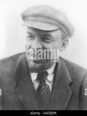19. Dezember 2007 – Moskau, Sowjetunion – Wladimir Iljitsch Uljanow, besser bekannt unter dem Namen LENIN oder WLADIMIR LENIN (22. April 1870, 21. Januar 1924), war ein russischer Revolutionär, ein kommunistischer Politiker, der Hauptführer der Oktoberrevolution, der erste Führer der Sozialistischen Sowjetrepublik Russland und ab 1922 der erste de-facto-Führer der Sowjetunion. Er war der Schöpfer des Leninismus, einer Erweiterung der marxistischen Theorie. BILD: Vladimir Lenin (Bild: Mariela Lombard/ZUMAPRESS.com) Stockfoto