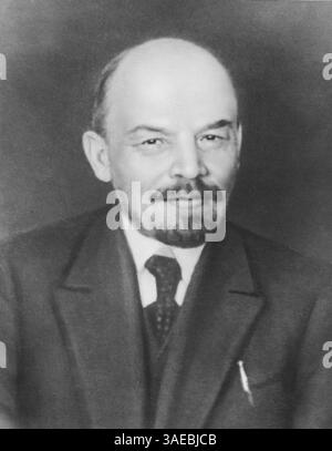 19. Dezember 2007 - Moskau, Sowjetunion - AKTE: 1919 Wladimir Iljitsch Uljanow besser bekannt unter dem Namen Lenin oder WLADIMIR LENIN (22. April 1870 C 21. Januar 1924), war ein russischer Revolutionär, ein kommunistischer Politiker, der Hauptführer der Oktoberrevolution, der erste Führer der Sozialistischen Sowjetrepublik Russland und ab 1922 der erste de-facto-Führer der Sowjetunion. Er war der Schöpfer des Leninismus, einer Erweiterung der marxistischen Theorie. BILD: Das Porträt von Wladimir Lenin (Kreditbild: Mariela Lombard/ZUMAPRESS.com) Stockfoto