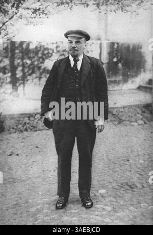 19. Dezember 2007 – Moskau, Sowjetunion – Wladimir Iljitsch Uljanow, besser bekannt unter dem Namen LENIN oder WLADIMIR LENIN (22. April 1870, 21. Januar 1924), war ein russischer Revolutionär, ein kommunistischer Politiker, der Hauptführer der Oktoberrevolution, der erste Führer der Sozialistischen Sowjetrepublik Russland und ab 1922 der erste de-facto-Führer der Sowjetunion. Er war der Schöpfer des Leninismus, einer Erweiterung der marxistischen Theorie. BILD: Vladimir Lenin (Bild: Mariela Lombard/ZUMAPRESS.com) Stockfoto