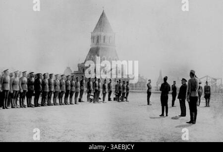 19. Dezember 2007 – Moskau, Sowjetunion – Wladimir Iljitsch Uljanow, besser bekannt unter dem Namen LENIN oder WLADIMIR LENIN (22. April 1870, 21. Januar 1924), war ein russischer Revolutionär, ein kommunistischer Politiker, der Hauptführer der Oktoberrevolution, der erste Führer der Sozialistischen Sowjetrepublik Russland und ab 1922 der erste de-facto-Führer der Sowjetunion. Er war der Schöpfer des Leninismus, einer Erweiterung der marxistischen Theorie. BILD: Vladimir Lenin auf der Parade (Bild: Mariela Lombard/ZUMAPRESS.com) Stockfoto