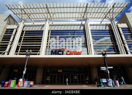 September 2001; Washington, DC, USA; das MCI Center ist die Heimat der Washington Wizards und Michael Jordan, der seine Rückkehr als Spieler in die NBA ankündigte. (Bild: Isaac Menashe/ZUMAPRESS.com) Stockfoto
