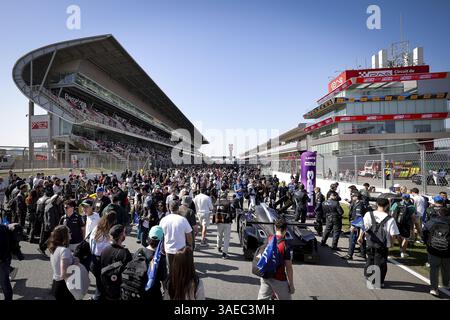Ambiance Grille de Start, Startaufstellung während der 4 Stunden von Barcelona, 1. Runde der European Le Mans Series 2025 auf dem Circuit de Barcelona-Catalunya vom 4. Bis 6. April 2025 in Barcelona, Spanien Stockfoto