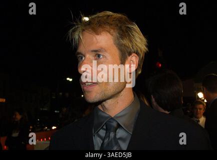 März 2002; Los Angeles, CA, USA; Schauspieler GUY PEARCE bei der Premiere von „The Time Machine“ IN LA. (Bild: Robert Millard/ZUMAPRESS.com) Stockfoto