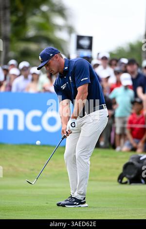 Doral, USA. April 2025. Bryson DeChambeau, Kapitän der Crushers GC-Chips während des letzten Tages des LIV Golf Invitational 2025 - Miami auf dem Trump National Golf Course am 6. April 2025 in Doral, Florida. (Foto: JC Ruiz/SIPA USA) Credit: SIPA USA/Alamy Live News Stockfoto