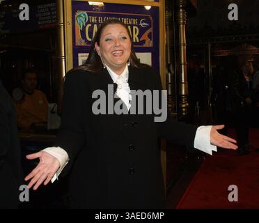 März 2002; Los Angeles, CA, USA; Schauspielerin CAMRYN MANHEIM bei der LA-Premiere von „The Laramie Project“. (Bild: Robert Millard/ZUMAPRESS.com) Stockfoto