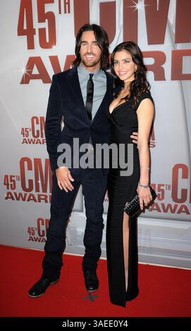 9. November 2011 – Nashville, Tennessee; USA – der Musiker JAKE OWEN kommt auf dem roten Teppich bei den 45. Jährlichen CMA Music Awards, die in der Bridgestone Arena in der Innenstadt von Nashville stattfanden. Copyright 2011 Jason Moore. (Bild: © Jason Moore/ZUMAPRESS.com) Stockfoto