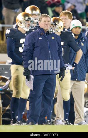 November 2011 - South Bend, Indiana, USA S - Notre Dame Head Coach Brian Kelly während der NCAA-Fußballspiele zwischen Notre Dame und Boston College. Die Notre Dame Fighting Irish besiegten die Boston College Eagles 16-14 im Notre Dame Stadium in South Bend, Indiana. (Kreditbild: © John Mersits/Southcreek/ZUMAPRESS.com) Stockfoto