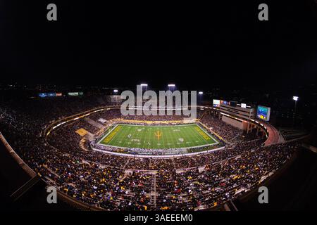 19. November 2011: Die Arizona State Sun Devils in Aktion während eines NCAA Football-Spiels zwischen den Arizona State University Sun Devils und den Arizona Wildcats im Sun Devil Stadium in Tempe, Arizona, gewonnen von den Wildcats, 31-27(Credit Image: © Max Simbron/Cal Sport Media/ZUMAPRESS.com) Stockfoto