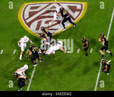 19. November 2011: Die Arizona State Sun Devils in Aktion während eines NCAA Football-Spiels zwischen den Arizona State University Sun Devils und den Arizona Wildcats im Sun Devil Stadium in Tempe, Arizona, gewonnen von den Wildcats, 31-27(Credit Image: © Max Simbron/Cal Sport Media/ZUMAPRESS.com) Stockfoto