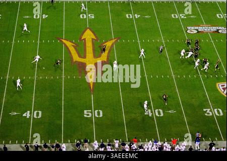 19. November 2011: Die Arizona State Sun Devils in Aktion während eines NCAA Football-Spiels zwischen den Arizona State University Sun Devils und den Arizona Wildcats im Sun Devil Stadium in Tempe, Arizona, gewonnen von den Wildcats, 31-27(Credit Image: © Max Simbron/Cal Sport Media/ZUMAPRESS.com) Stockfoto