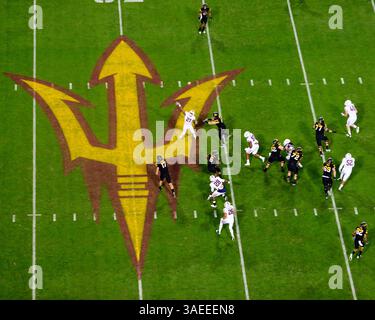 19. November 2011: Die Arizona State Sun Devils in Aktion während eines NCAA Football-Spiels zwischen den Arizona State University Sun Devils und den Arizona Wildcats im Sun Devil Stadium in Tempe, Arizona, gewonnen von den Wildcats, 31-27(Credit Image: © Max Simbron/Cal Sport Media/ZUMAPRESS.com) Stockfoto