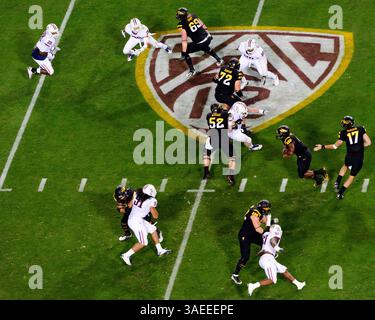 19. November 2011: Arizona State Running Back Cameron Marshall #6 in Aktion während eines NCAA Football Spiels zwischen den Arizona State University Sun Devils und den Arizona Wildcats im Sun Devil Stadium in Tempe, Arizona, gewonnen von den Wildcats, 31-27(Credit Image: © Max Simbron/Cal Sport Media/ZUMAPRESS.com) Stockfoto