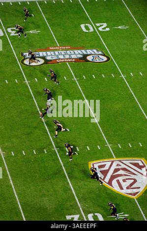 19. November 2011: Die Arizona State Sun Devils in Aktion während eines NCAA Football-Spiels zwischen den Arizona State University Sun Devils und den Arizona Wildcats im Sun Devil Stadium in Tempe, Arizona, gewonnen von den Wildcats, 31-27(Credit Image: © Max Simbron/Cal Sport Media/ZUMAPRESS.com) Stockfoto
