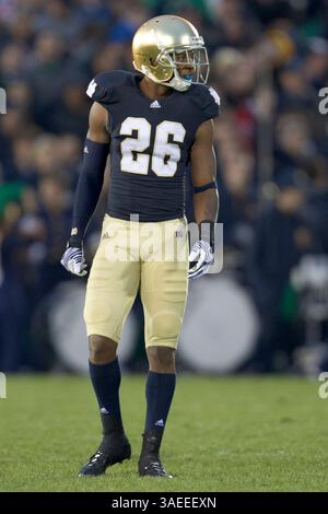 November 2011 - South Bend, Indiana, USA S - Notre Dame Sicherheit Jamoris Slaughter (#26) während des ersten Viertels des NCAA-Fußballspiels zwischen Notre Dame und Boston College. Die Notre Dame Fighting Irish besiegten die Boston College Eagles 16-14 im Notre Dame Stadium in South Bend, Indiana. (Kreditbild: © John Mersits/Southcreek/ZUMAPRESS.com) Stockfoto