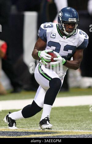 November 2011 - Saint Louis, Missouri, USA S - Seattle Seahawks Running Back Leon Washington (33) kehrt den Ball während des NFL-Spiels zwischen den Seattle Seahawks und den St. Louis Rams im Edward Jones Dome in St. Louis, Missouri zurück. Die Seahawks führen die Rams 10-7 in der Halbzeit an. (Bild: © Scott Kane/Southcreek/ZUMAPRESS.com) Stockfoto