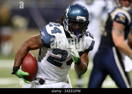 November 2011 - Saint Louis, Missouri, USA S - Seattle Seahawks Running Back Marshawn Lynch (24) trägt den Ball für einen Touchdown während des NFL-Spiels zwischen den Seattle Seahawks und den St. Louis Rams im Edward Jones Dome in St. Louis, Missouri. Seahawks besiegten die Rams 24:7. (Bild: © Scott Kane/Southcreek/ZUMAPRESS.com) Stockfoto