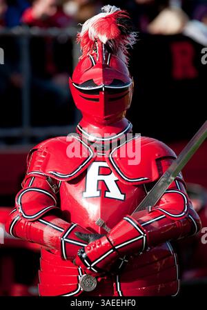 19. November 2011: Rutgers' Maskottchen während eines Fußballspiels zwischen den Rutgers Scarlet Knights und den Cincinnati Bearcats im High Solution Stadium in Piscataway, New Jersey. Rutgers besiegte Cincinnati mit 20:3 (Bild: © Duncan Williams/Cal Sport Media/ZUMAPRESS.com) Stockfoto