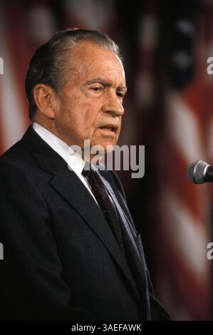 Mai 1984; Washington, DC, USA; der ehemalige PRÄSIDENT RICHARD NIXON spricht vor den Redakteuren der American Society of Newspapers. Richard M. Nixon wurde am 9. Januar 1913 in Yorba Linda Kalifornien geboren und starb am 22. April 1994 in New York. (Bild: Al Stephenson/ZUMAPRESS.com) Stockfoto