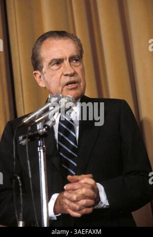Mai 1984; Washington, DC, USA; der ehemalige PRÄSIDENT RICHARD NIXON spricht vor den Redakteuren der American Society of Newspapers. Richard M. Nixon wurde am 9. Januar 1913 in Yorba Linda Kalifornien geboren und starb am 22. April 1994 in New York. (Bild: Al Stephenson/ZUMAPRESS.com) Stockfoto