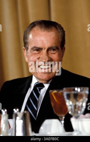 Mai 1984; Washington, DC, USA; der ehemalige PRÄSIDENT RICHARD NIXON spricht vor den Redakteuren der American Society of Newspapers. Richard M. Nixon wurde am 9. Januar 1913 in Yorba Linda Kalifornien geboren und starb am 22. April 1994 in New York. (Bild: Al Stephenson/ZUMAPRESS.com) Stockfoto