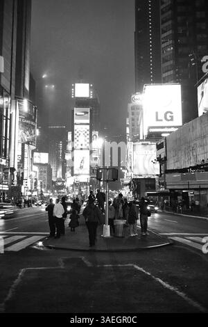 AJAXNETPHOTO. OKTOBER 2000. MANHATTAN, NEW YORK CITY, USA. - HELLE LICHTER - MAL IN DER NACHT. FOTO: JONATHAN EASTLAND/AJAX REF:CD3551 07 29 Stockfoto