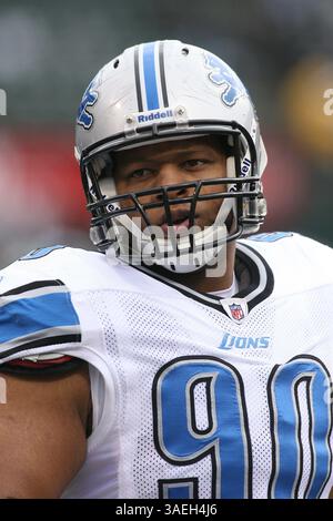 18. Dezember 2011 – Oakland, CA, USA – 18. Dezember 2011; Ndamukong Suh #90 der Lions während des Spiels. Die Detroit Lions besiegten die Oakland Raiders mit 28-27 Punkten im Oakland Coliseum in Oakland, CA. (Bild: © Paul Lane/ZUMAPRESS.com) Stockfoto
