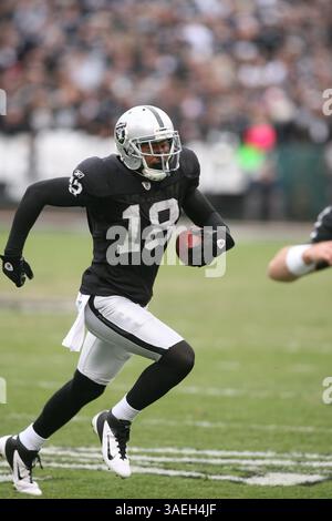 18. Dezember 2011 – Oakland, CA, USA – 18. Dezember 2011; Louis Murphy #18 der Raiders während des Spiels. Die Detroit Lions besiegten die Oakland Raiders mit 28-27 Punkten im Oakland Coliseum in Oakland, CA. (Bild: © Paul Lane/ZUMAPRESS.com) Stockfoto