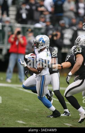 18. Dezember 2011 – Oakland, CA, USA – 18. Dezember 2011; Nate Burleson #13 der Lions während des Spiels. Die Detroit Lions besiegten die Oakland Raiders mit 28-27 Punkten im Oakland Coliseum in Oakland, CA. (Bild: © Paul Lane/ZUMAPRESS.com) Stockfoto