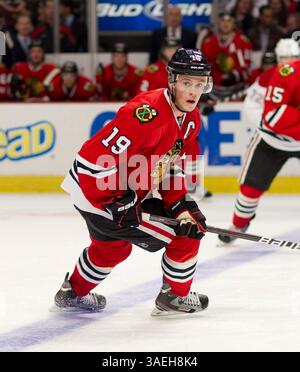 21. Dezember 2011: Chicago, IL. Blackhawk Jonathan Toews #19 in Aktion während des NHL-Spiels zwischen den Chicago Blackhawks und den Montreal Canadiens im United Center in Chicago, Illinois. (Bild: © Mike Wulf/Cal Sport Media/ZUMAPRESS.com) Stockfoto