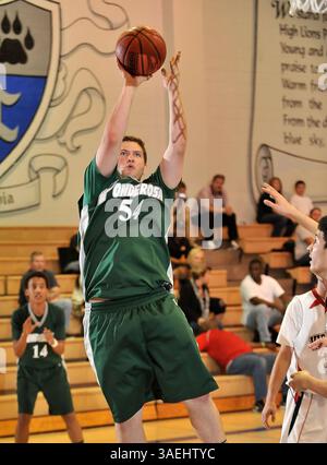 Dezember 30, 2011 Cathedral City, CA. Ponderosa Bruins Forward Tyler Meilen #54 während des Max Preps Holiday Classic Prep Basketball Championship-Spiels RHV Division zwischen den Ponderosa Bruins und den Viewpoint Patriots. Ponderosa gewinnt den Titel. Ponderosa besiegt Viewpoint 65-52. Louis Lopez/CSM(Bild: © Louis Lopez/Cal Sport Media/ZUMAPRESS.com) Stockfoto