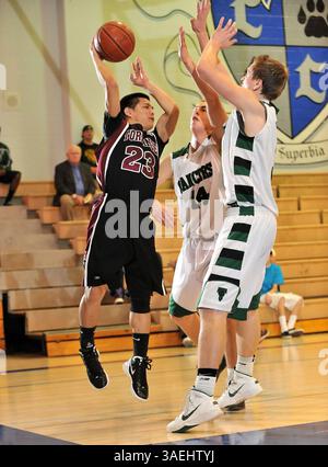 Dezember 30, 2011 Cathedral City, CA. Torrance Tartars Jordan Shum #23 während des Max Preps Holiday Classic Prep Basketball Championship-Spiels American Division Between Thousand Oaks and Torrance. Thousand Oaks gewinnt den Titel. Thousand Oaks besiegt Torrance 42-40. Louis Lopez/CSM(Bild: © Louis Lopez/Cal Sport Media/ZUMAPRESS.com) Stockfoto