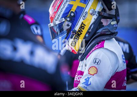 FELIX ROSENQVIST (60) (SWE) aus Varnamo, Schweden, bereitet sich auf die Qualifikation für die Hy-Vee Milwaukee Mile 250 auf der Milwaukee Mile in West Allis, WI, We vor Stockfoto