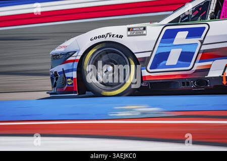 BRAD KESELOWSKI (6), Fahrer der NASCAR Cup Series, fährt während eines Trainings für die Bank of America ROVAL 400 in Charlotte Motor durch die Kurven Stockfoto