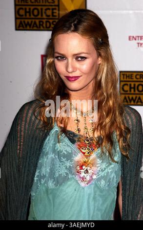 Januar 2004; Beverly Hills, CA, USA; französische Schauspielerin und Sängerin VANESSA PARADIS bei den 9. jährlichen Critic's Choice Awards im Beverly Hills Hotel. (Bild: Paul Fenton/ZUMAPRESS.com) Stockfoto