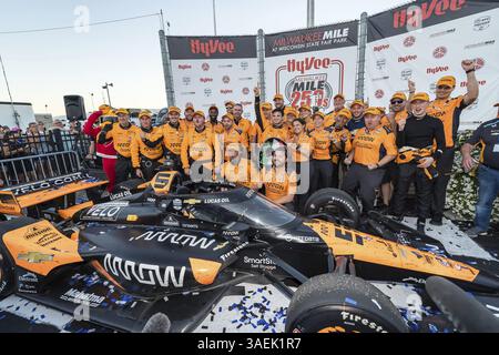 NTT INDYCAR SERIE PATO OWARD (5) (MEX) aus Monterey, Mexiko, feiert seinen Sieg für die Hy-Vee Milwaukee Mile 250 auf der Milwaukee Mile in West Allis Stockfoto