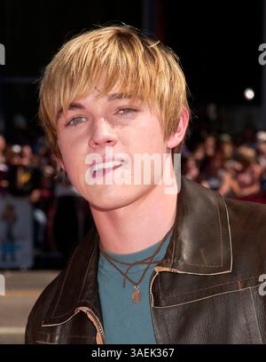 Juli 2004; Los Angeles, CA, USA; Schauspieler JESSE McCartney bei der "A Cinderella Story" Weltpremiere im Grauman's Chinese Theater, Hollywood. (Bild: Paul Fenton/ZUMAPRESS.com) Stockfoto