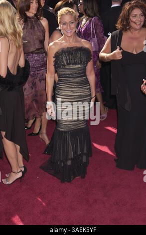 September 2004; Los Angeles, CA, USA; EMMYS 2004: EDIE FALCO kommt zu den 56. jährlichen Primetime Emmy Awards im Shrine Auditorium in Los Angeles. . (Bild: Paul Fenton/ZUMAPRESS.com) Stockfoto