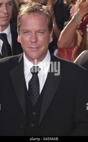 September 2004; Los Angeles, CA, USA; EMMYS 2004: KIEFER SUTHERLAND kommt bei der 56. jährlichen Primetime Emmy Awards im Shrine Auditorium in Los Angeles. . (Bild: Paul Fenton/ZUMAPRESS.com) Stockfoto