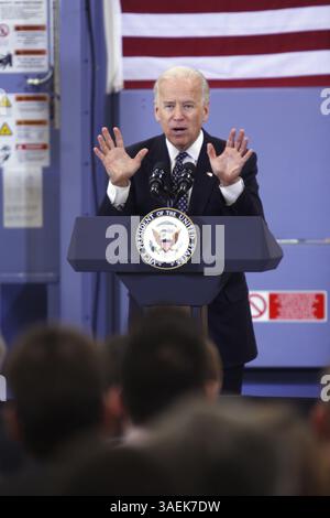 26. Januar 2012 - Rochester, New Hampshire, U.. S – US-Vizepräsident JOSEPH R. BIDEN spricht am Donnerstag, den 26. Januar, mit Mitarbeitern und Geschäftsinhabern von Albany International, einem globalen Unternehmen für Textil- und Materialverarbeitung, in Rochester, New Hampshire, 2012. (Bild: © Scott P. Yates/ZUMAPRESS.com) Stockfoto
