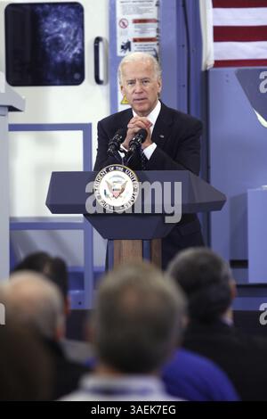 26. Januar 2012 - Rochester, New Hampshire, U.. S – US-Vizepräsident JOSEPH R. BIDEN spricht am Donnerstag, den 26. Januar, mit Mitarbeitern und Geschäftsinhabern von Albany International, einem globalen Unternehmen für Textil- und Materialverarbeitung, in Rochester, New Hampshire, 2012. (Bild: © Scott P. Yates/ZUMAPRESS.com) Stockfoto