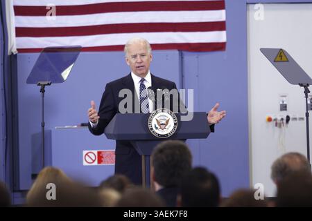 26. Januar 2012 - Rochester, New Hampshire, U.. S – US-Vizepräsident JOSEPH R. BIDEN spricht am Donnerstag, den 26. Januar, mit Mitarbeitern und Geschäftsinhabern von Albany International, einem globalen Unternehmen für Textil- und Materialverarbeitung, in Rochester, New Hampshire, 2012. (Bild: © Scott P. Yates/ZUMAPRESS.com) Stockfoto