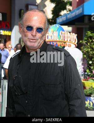 Juni 2008 – Los Angeles, Kalifornien, USA – Produzent AVI ARAD bei der Weltpremiere „The Incredible Hulk“ im Gibson Amphitheatre, Universal Studios (Bild: Paul Fenton/ZUMAPRESS.com) Stockfoto