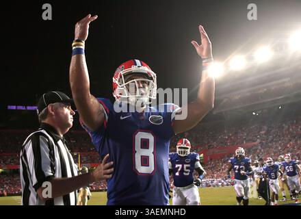 9. September 2011 - Gainesville, FL, USA - Florida Running Back Trey Burton (8) feiert nach einem Touchdown im zweiten Quartal gegen die University of Alabama-Birmingham im Ben Hill Griffin Stadium in Gainesville, Florida, am Samstag, den 10. September 2011. (Bild: © Gary W. Green/Orlando Sentinel/MCT/ZUMAPRESS.com) Stockfoto