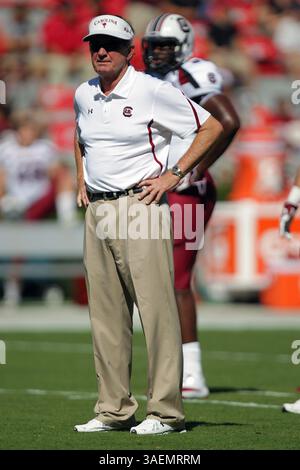 Am 10. September 2011 spielte Steve Spurrier, Cheftrainer von South Carolina, vor dem Beginn der Schlacht zwischen den South Carolina Gamecocks und den Georgia Bulldogs, im Sanford Stadium auf dem Campus der University of Georgia in Athen, Georgia. In einem Schauspiel holt South Carolina einen Sieg von 45-42. (Bild: © Cecil Copeland/Cal Sport Media/ZUMAPRESS.com) Stockfoto